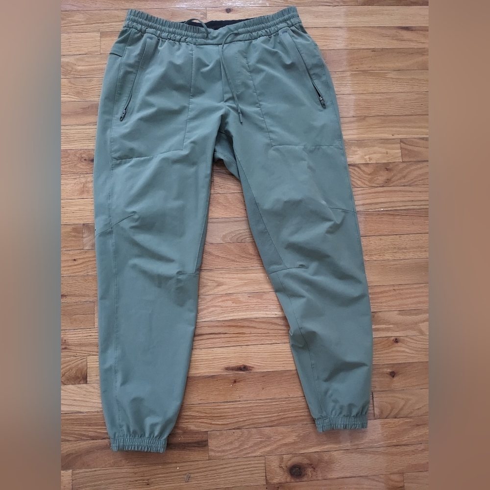 Lululemon license to train joggers